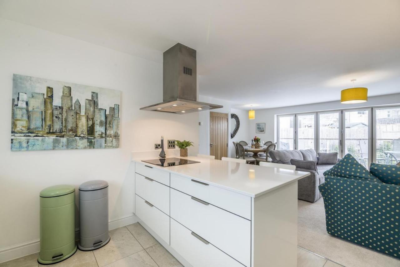 Milford Street - 5 Bedroom Luxurious Holiday Home - サンダースフット エクステリア 写真