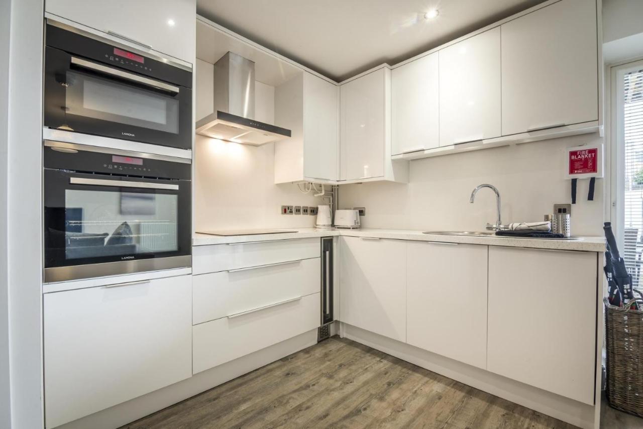 Milford Street - 5 Bedroom Luxurious Holiday Home - サンダースフット エクステリア 写真