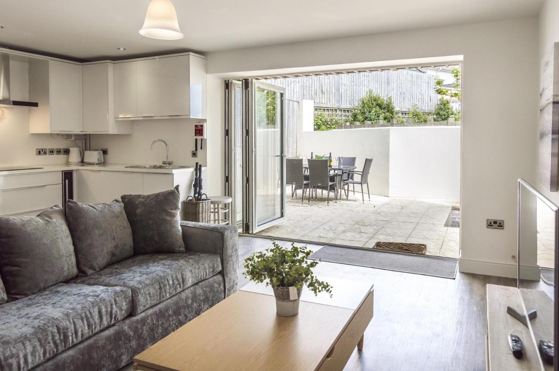 Milford Street - 5 Bedroom Luxurious Holiday Home - サンダースフット エクステリア 写真