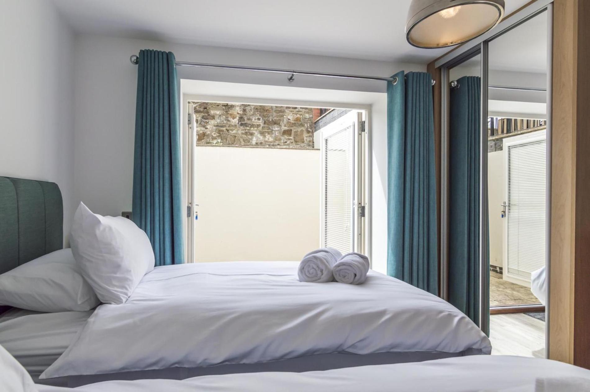 Milford Street - 5 Bedroom Luxurious Holiday Home - サンダースフット エクステリア 写真